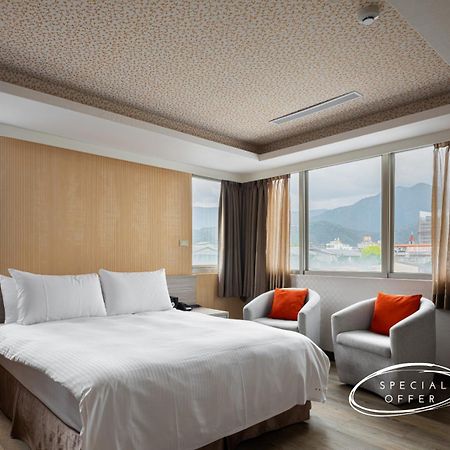פולי West Hotel מראה חיצוני תמונה