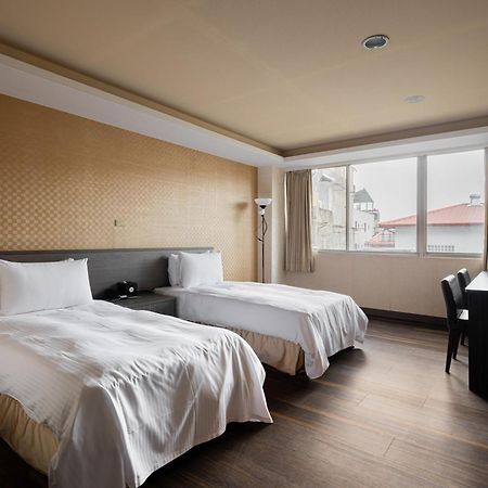 פולי West Hotel מראה חיצוני תמונה