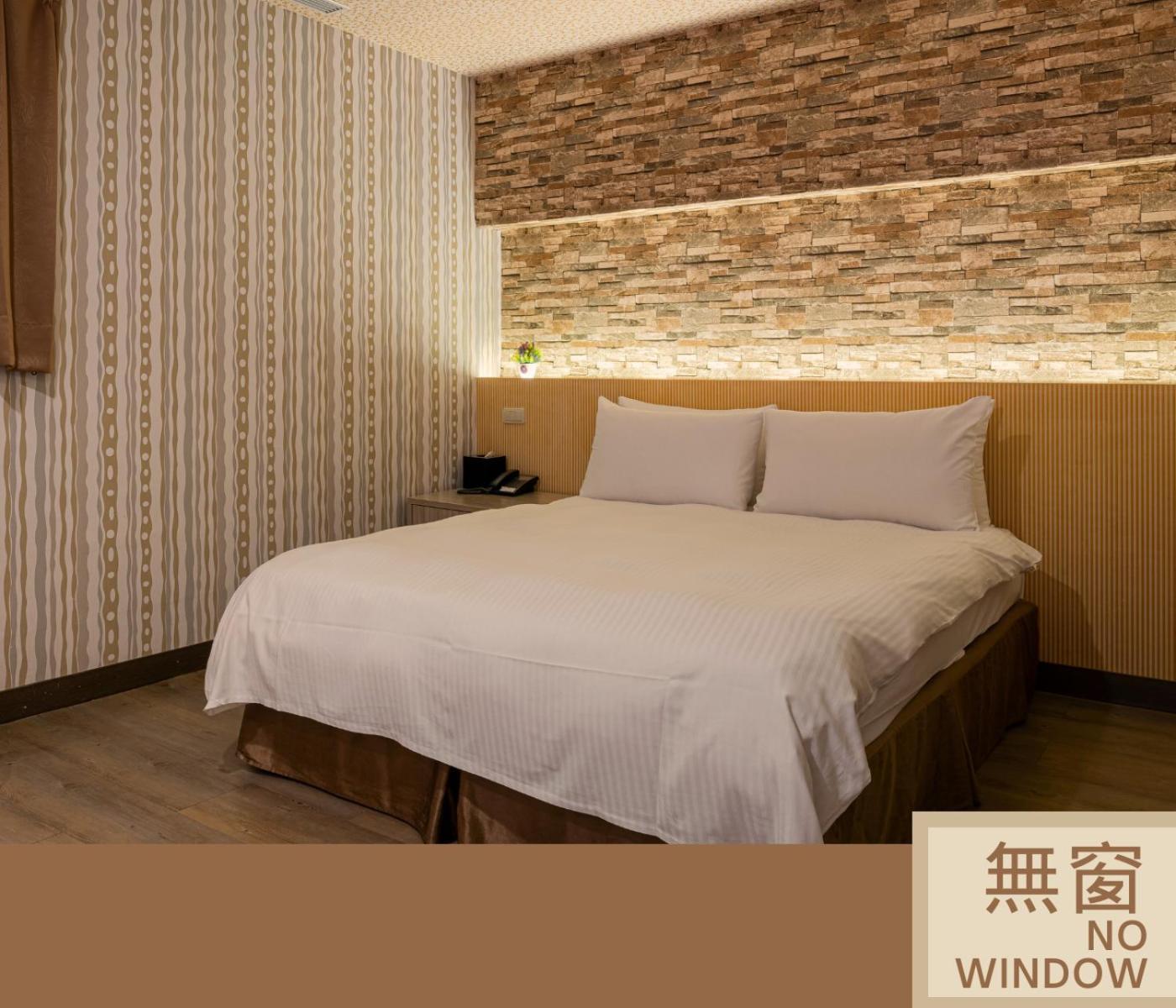 פולי West Hotel מראה חיצוני תמונה