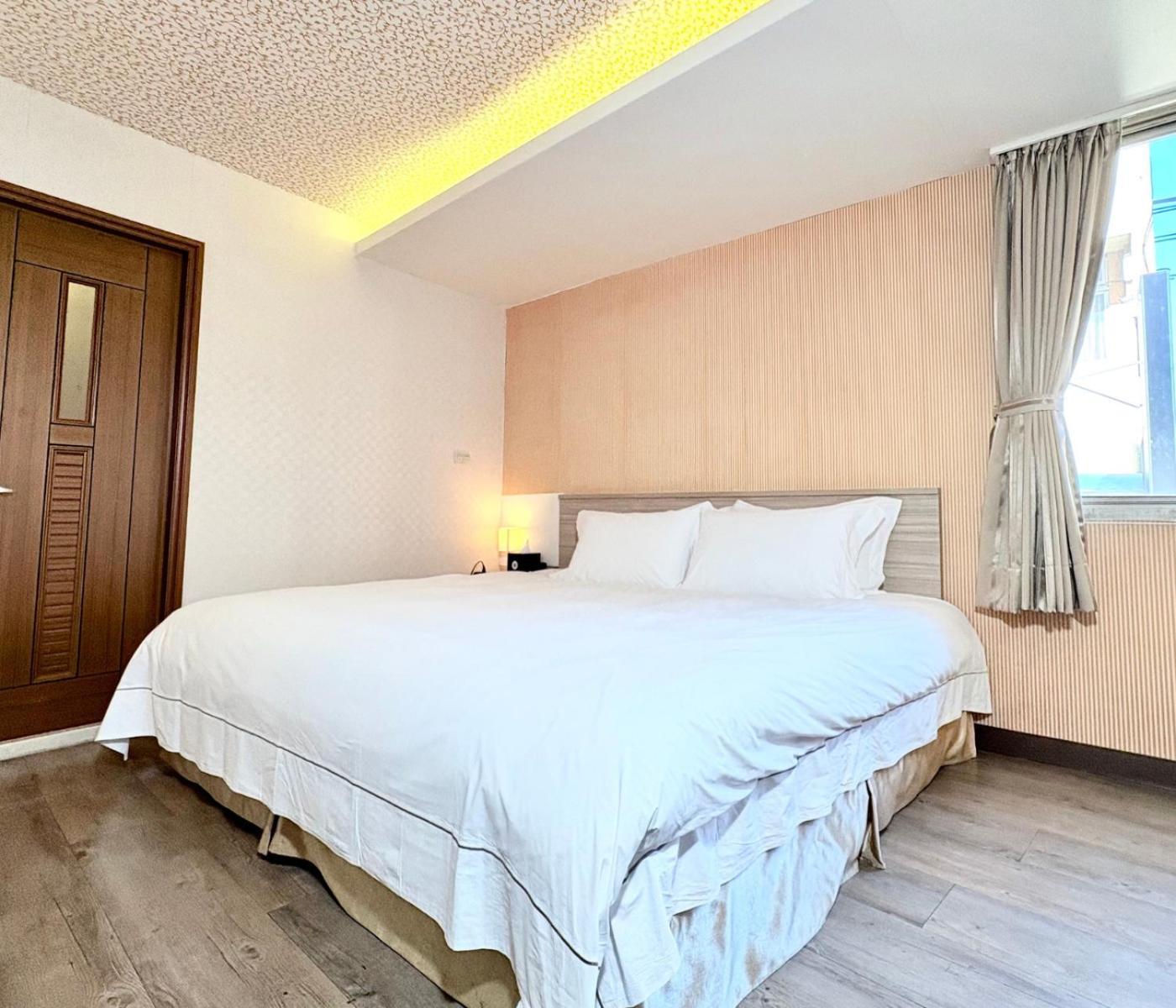 פולי West Hotel מראה חיצוני תמונה