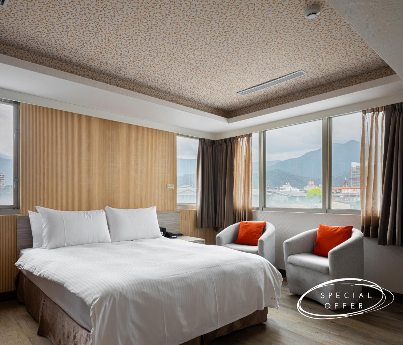 פולי West Hotel מראה חיצוני תמונה