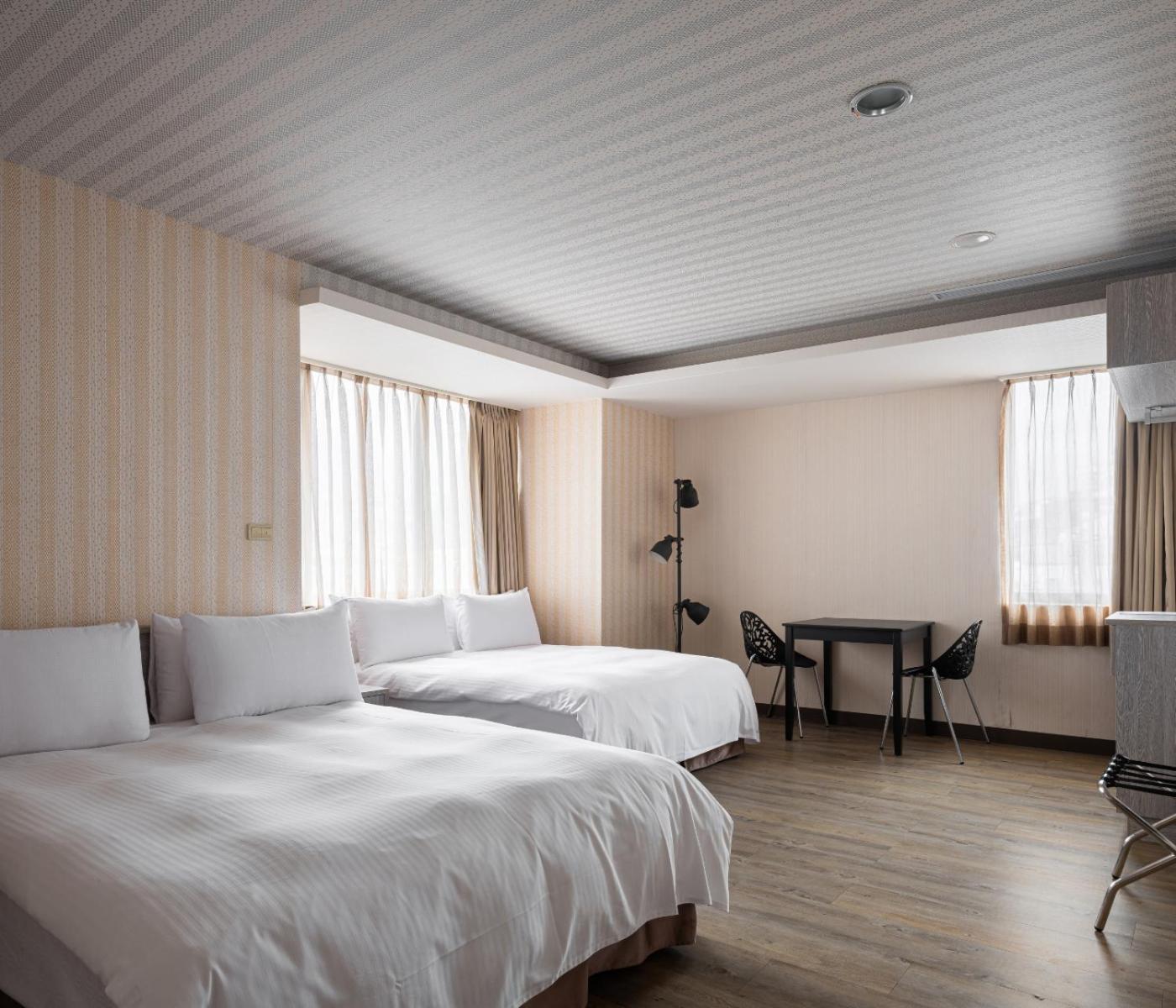 פולי West Hotel מראה חיצוני תמונה
