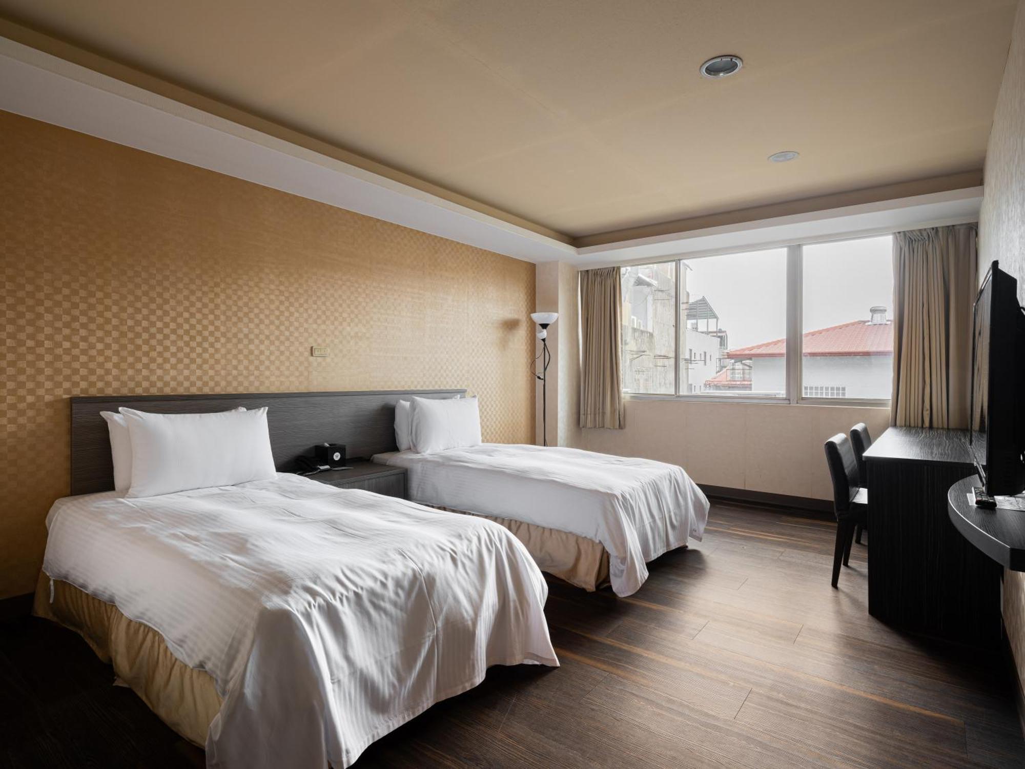 פולי West Hotel מראה חיצוני תמונה