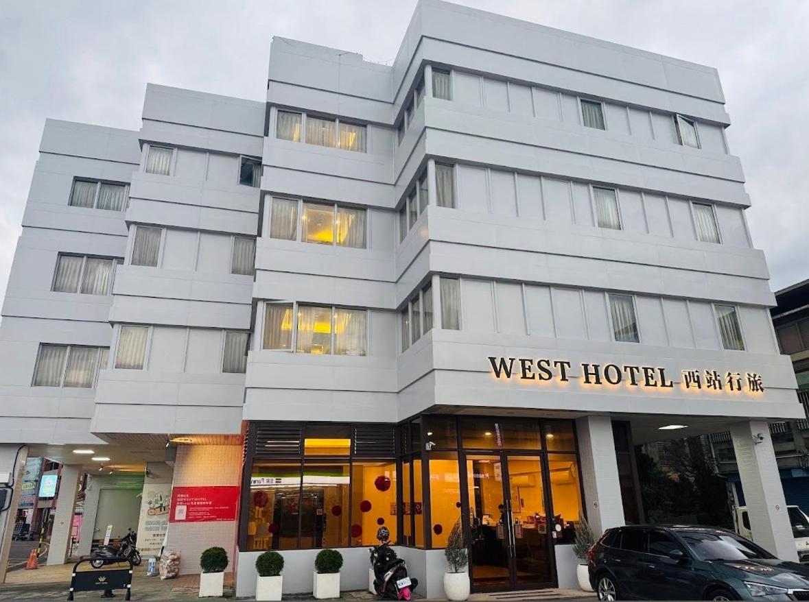 פולי West Hotel מראה חיצוני תמונה