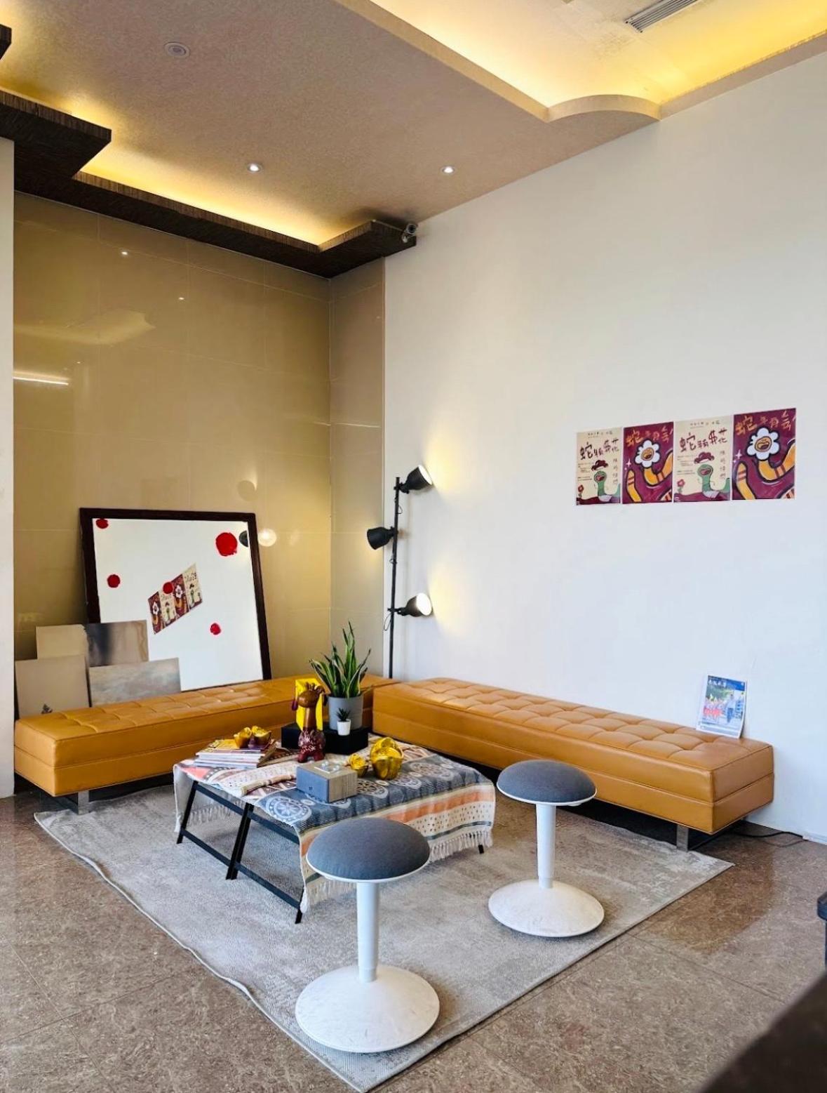 פולי West Hotel מראה חיצוני תמונה
