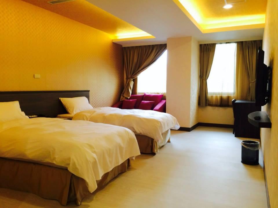 פולי West Hotel מראה חיצוני תמונה