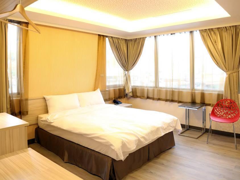 פולי West Hotel מראה חיצוני תמונה